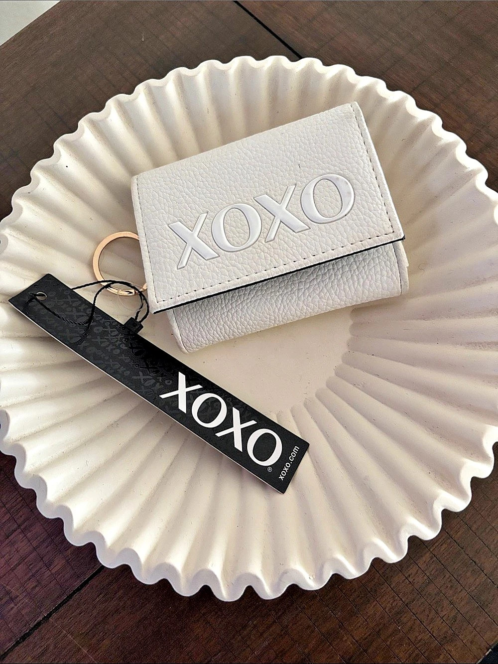 XOXO Wallet Key Ring White